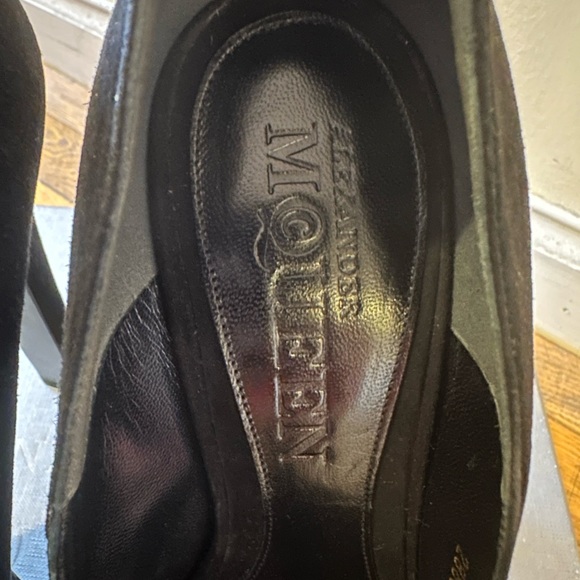 Alexander McQueen Black Suede Skull Heels - Picture 11 of 11